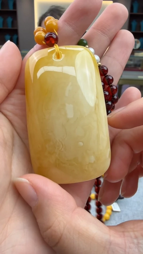 琥珀颈饰未镶嵌235秒拍号 假一罚三