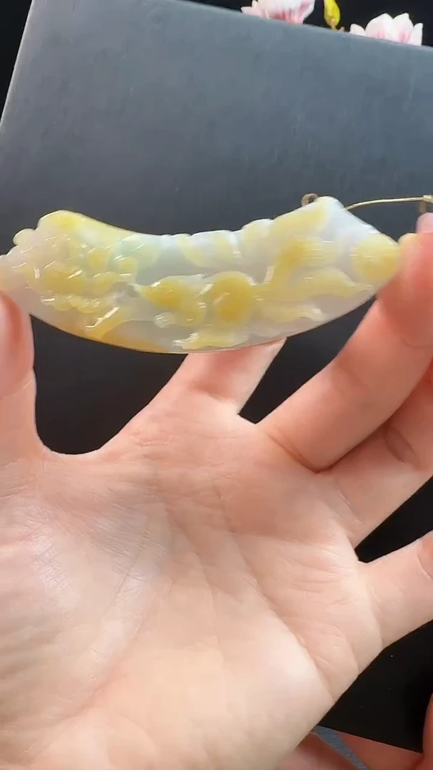 颈饰未镶嵌翡翠弯弯