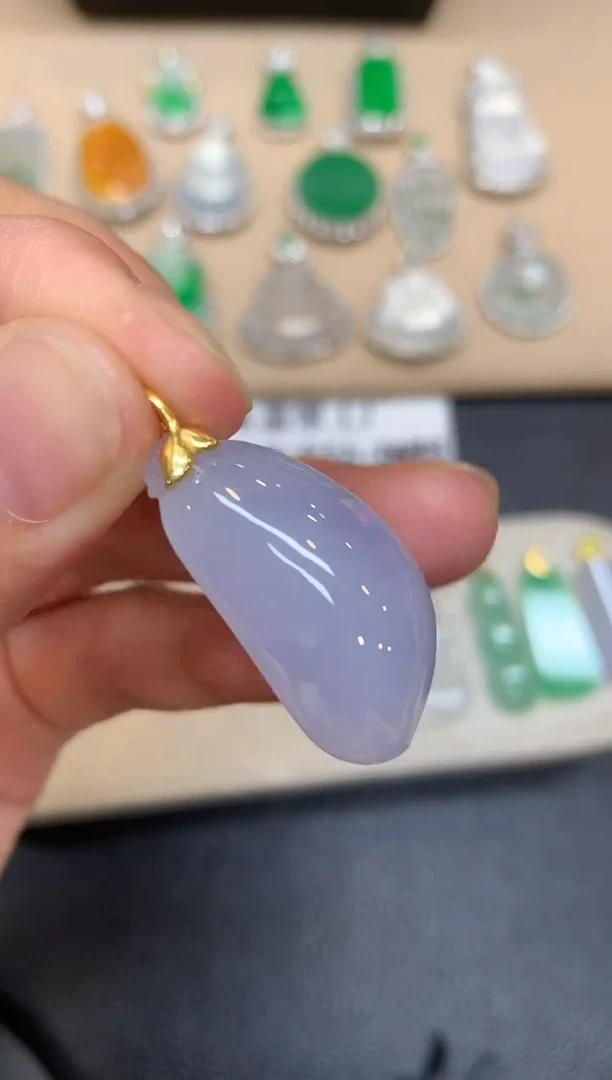 颈饰18K金镶嵌翡翠福瓜【无服务费