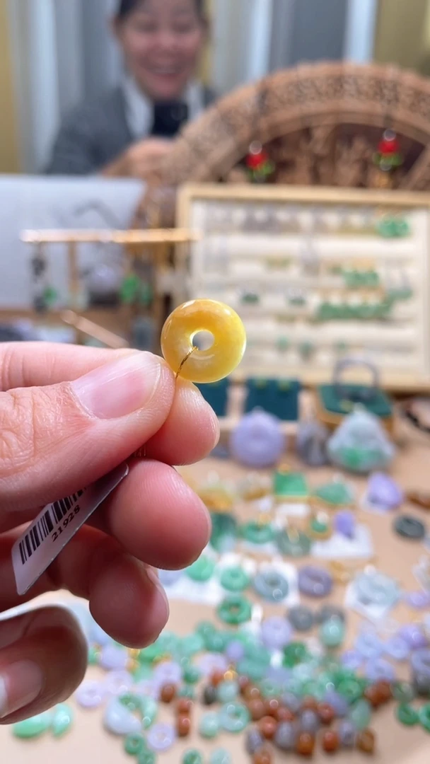 【闪购商品】翡翠颈饰未镶嵌甜甜圈
