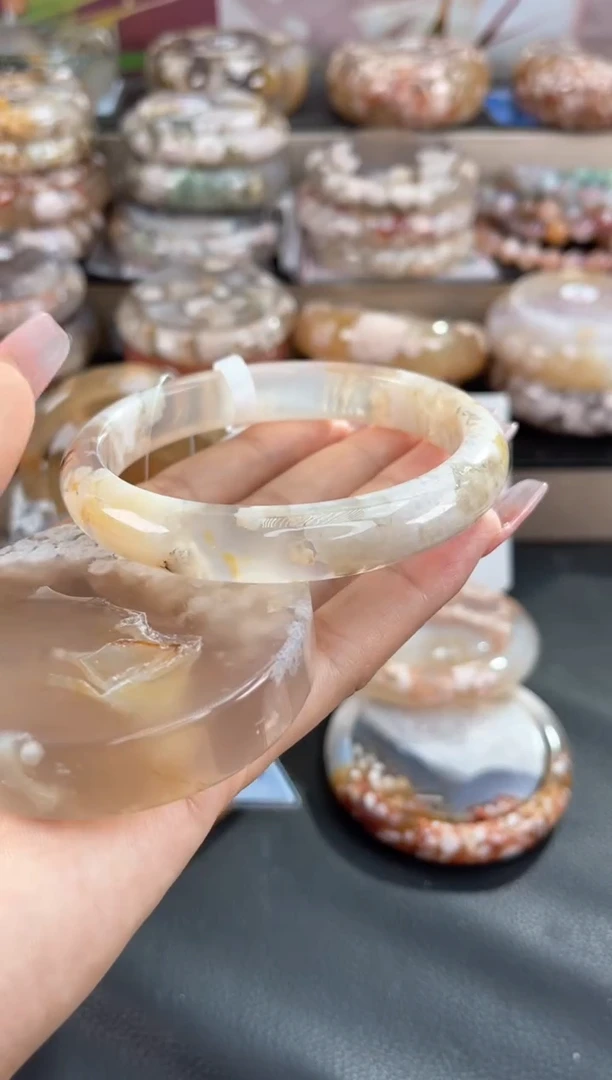 未镶嵌手镯石英质玉64