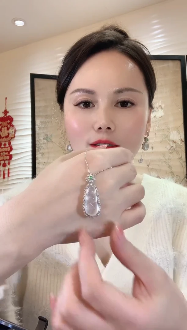 【闪购商品】翡翠吊坠(不含链)18K金镶嵌C87