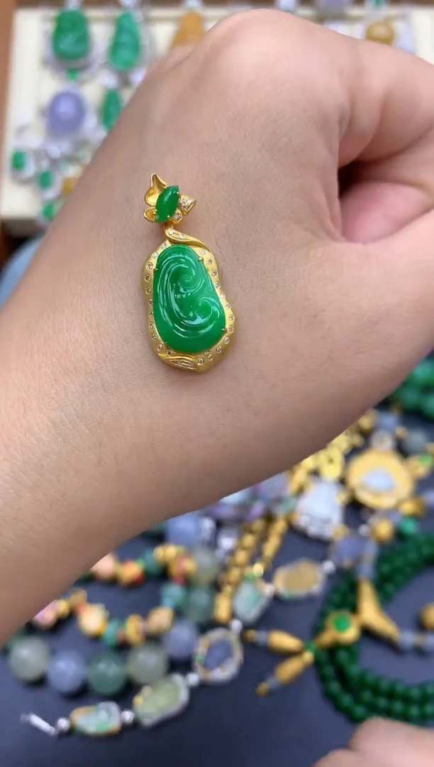 颈饰18K金镶嵌翡翠231-中国好珍宝