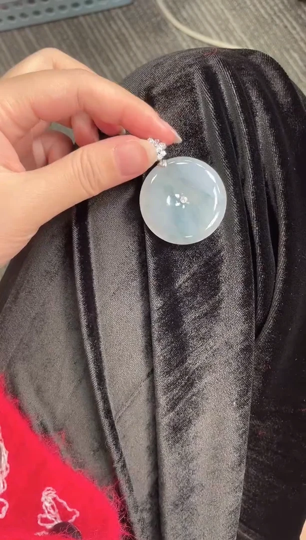 颈饰18K金镶嵌翡翠雲平安扣CHH