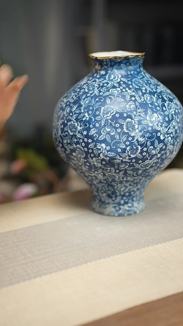 异形花器青花瓷芙蓉花灯笼