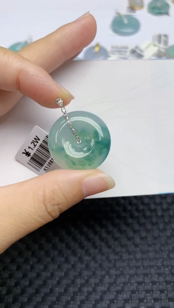 翡翠18K金镶嵌颈饰天然A货翡翠