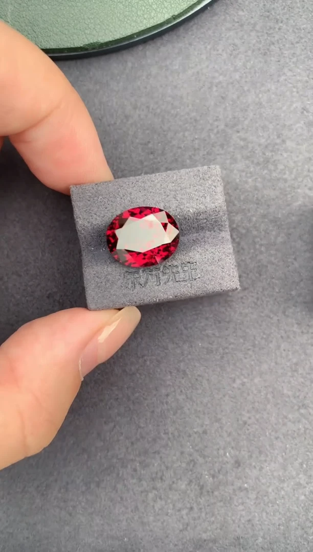 未镶嵌珠宝半成品石榴石8.9ct镁铝榴石  GH  定制