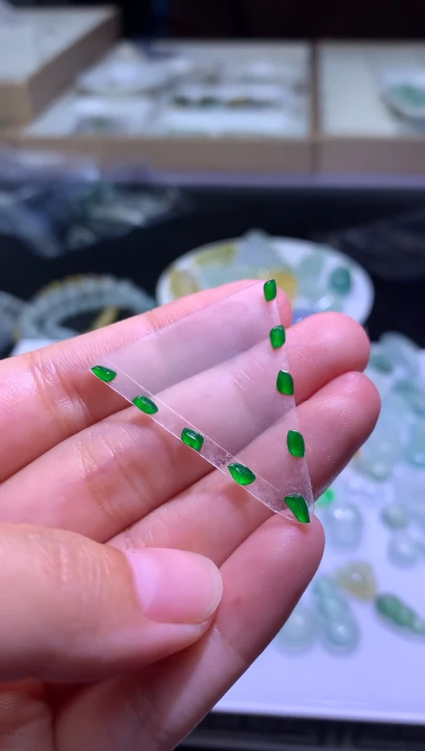 未镶嵌定制翡翠毛货
