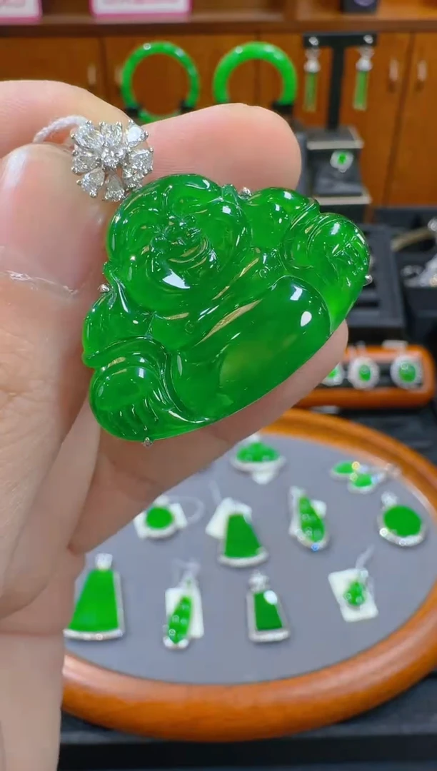 【闪购商品】翡翠吊坠(赠链)18K金镶嵌天然A货翡翠