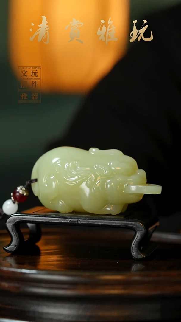 玉《口衔金币貔貅》手把件摆件