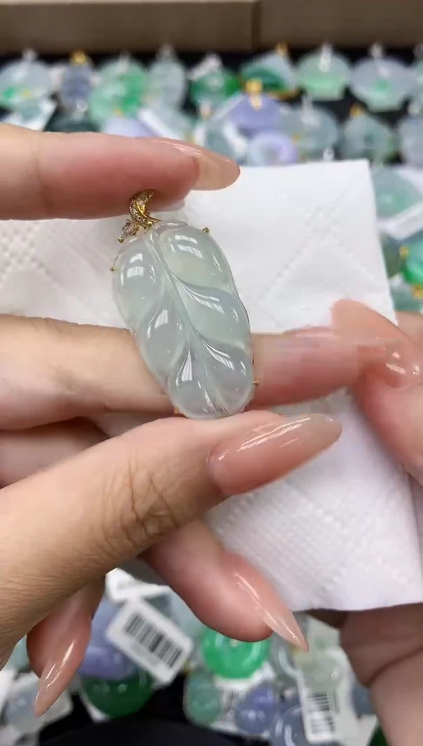颈饰18K金镶嵌翡翠11111111111