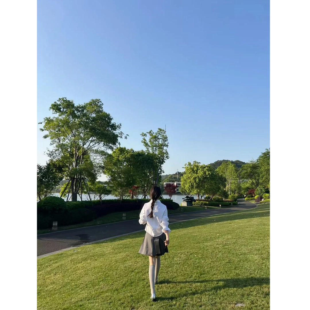 白茶～贡缎棉80支高支高密极简法式 赫本灯笼袖收腰设计感衬衫女