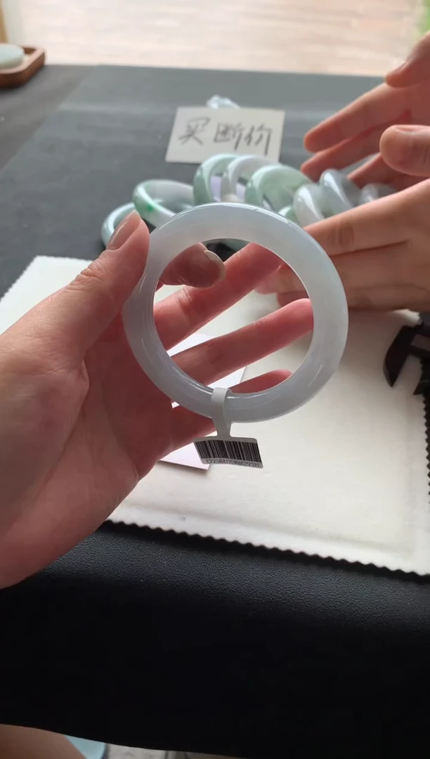 翡翠手镯未镶嵌55.7圆条买断Y2319