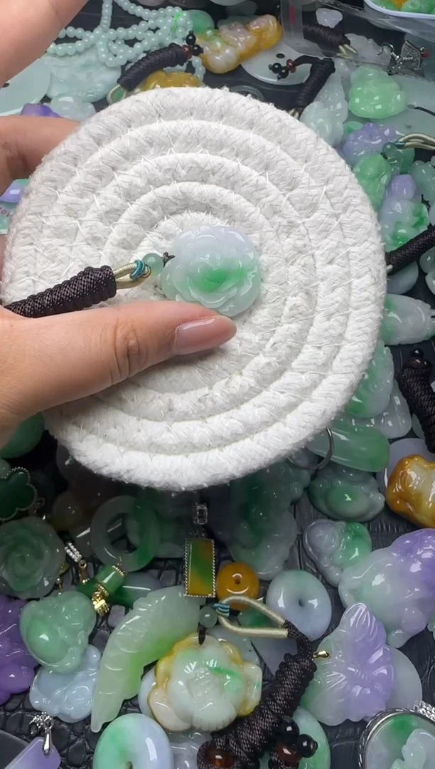 颈饰未镶嵌翡翠缅甸翡翠吊坠