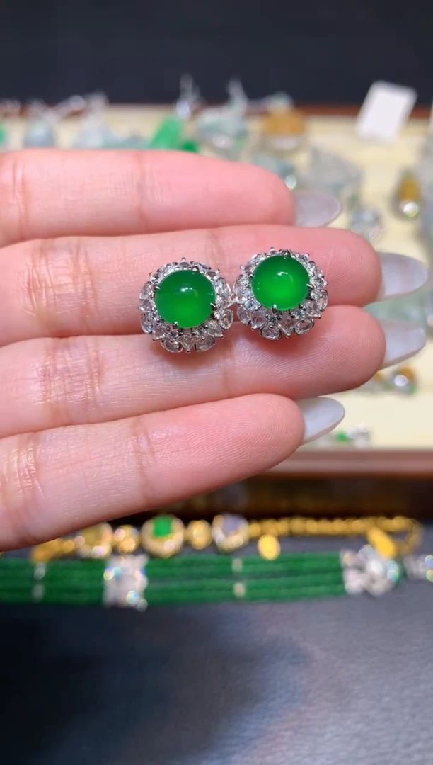 18K金镶嵌翡翠耳饰1