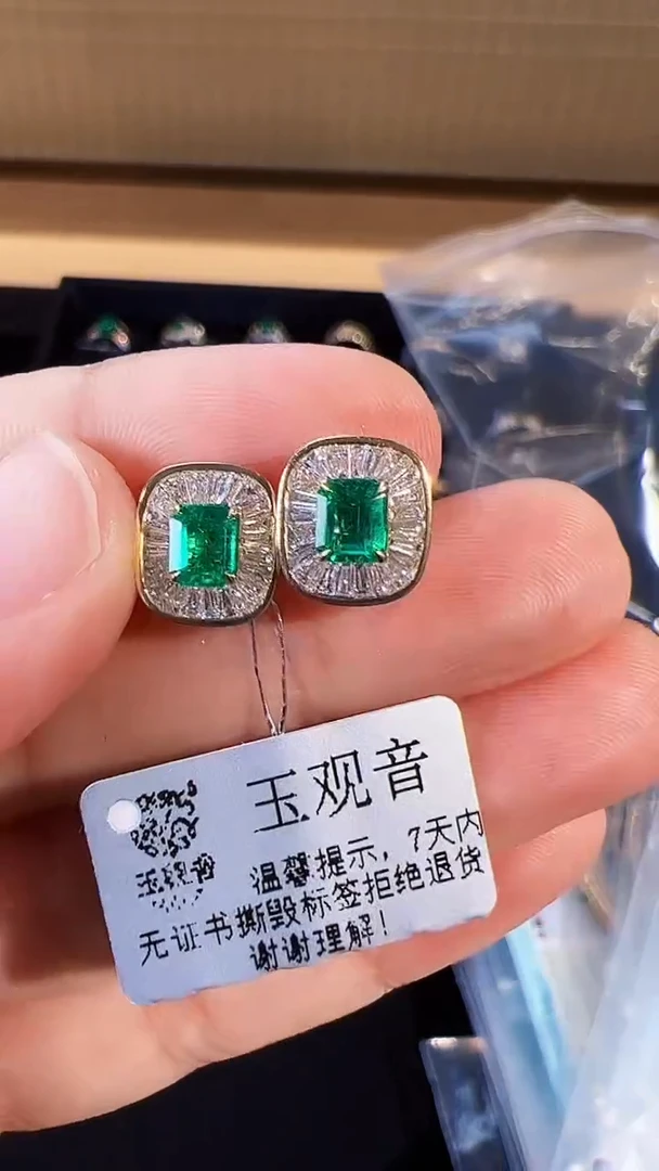 耳饰18K金镶嵌祖母绿耳钉