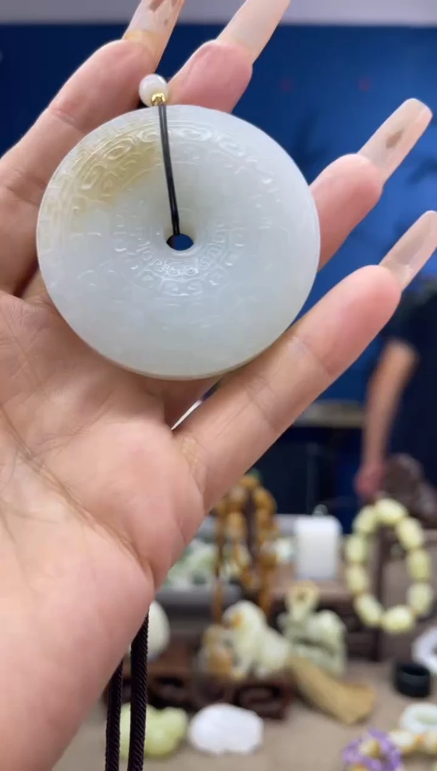 和田玉未镶嵌颈饰1