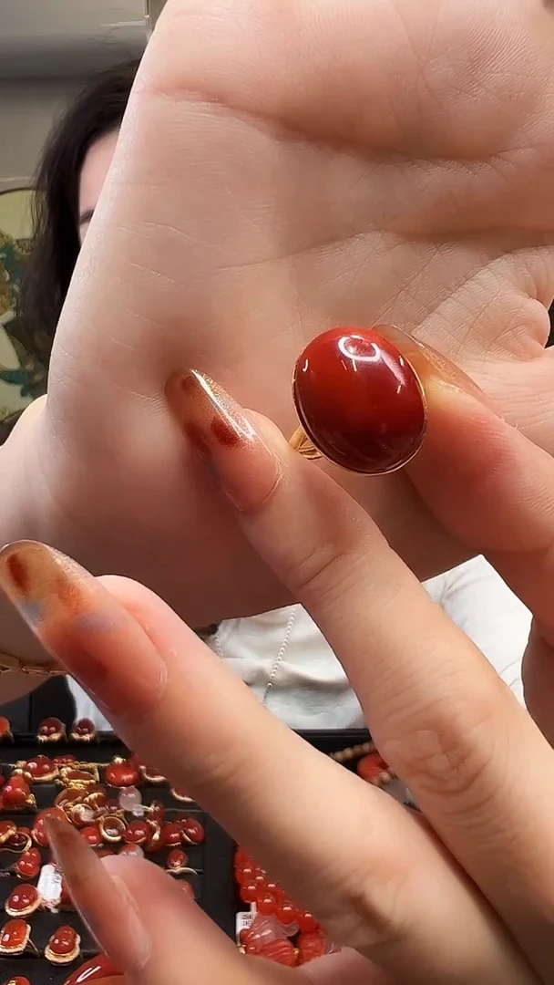 18K金镶嵌南红玛瑙戒指事**意/原矿