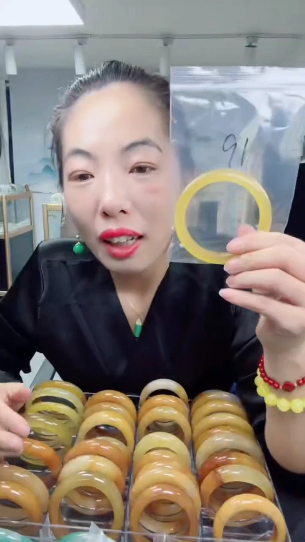 未镶嵌石英质玉（黄龙玉）手镯黄龙玉手镯 60-61圈口