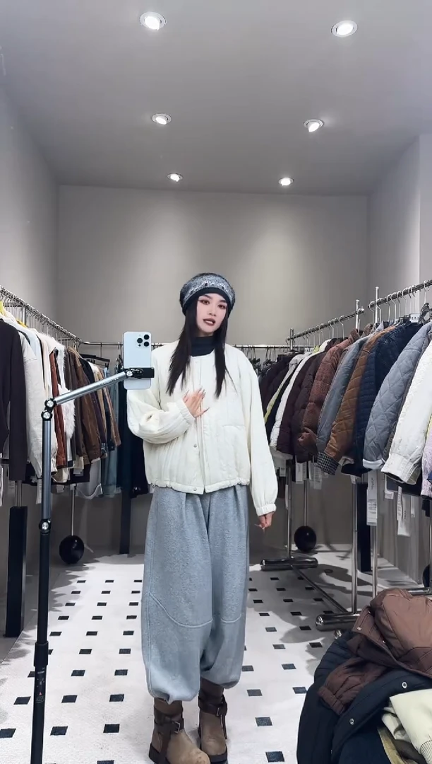 小圆领棉服米色000