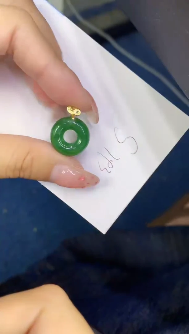 翡翠未镶嵌颈饰缅甸天然翡翠A货