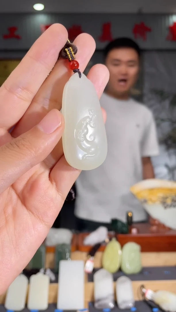 和田玉未镶嵌颈饰1