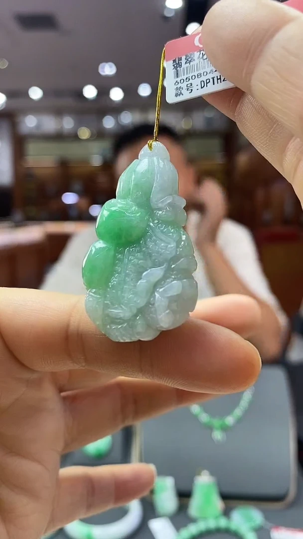 颈饰未镶嵌翡翠白菜