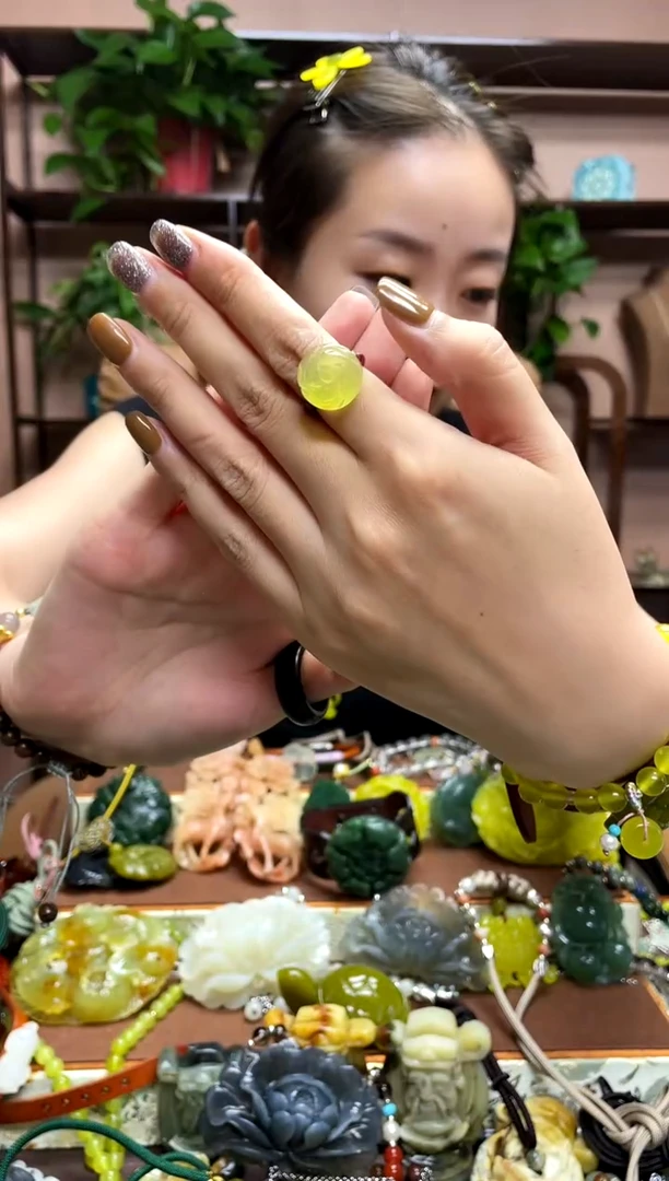 未镶嵌岫玉吊坠多样性发货发其中之一