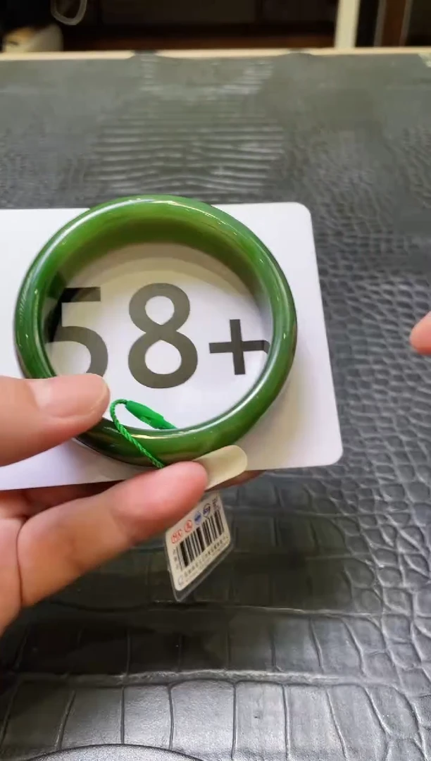 和田玉（碧玉）手镯未镶嵌一个