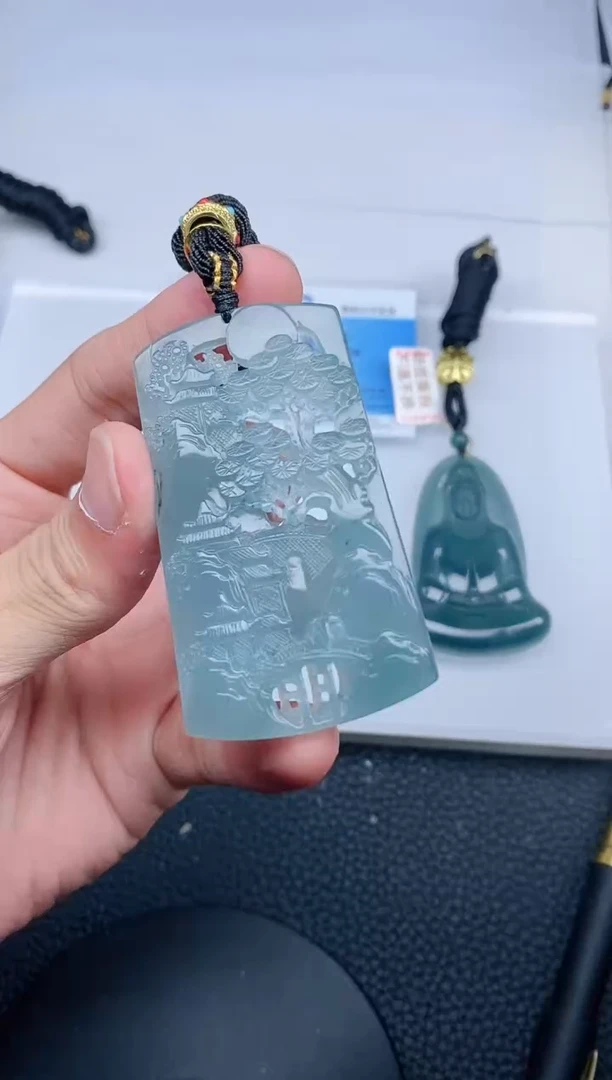 颈饰未镶嵌翡翠