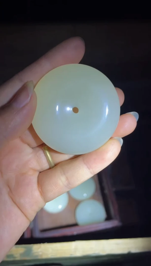 和田玉未镶嵌颈饰白玉平安扣1件