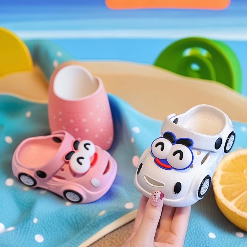 儿童洞洞鞋拖鞋男童夏季外出宝宝防滑亮灯凉鞋小男孩汽车发光厚底