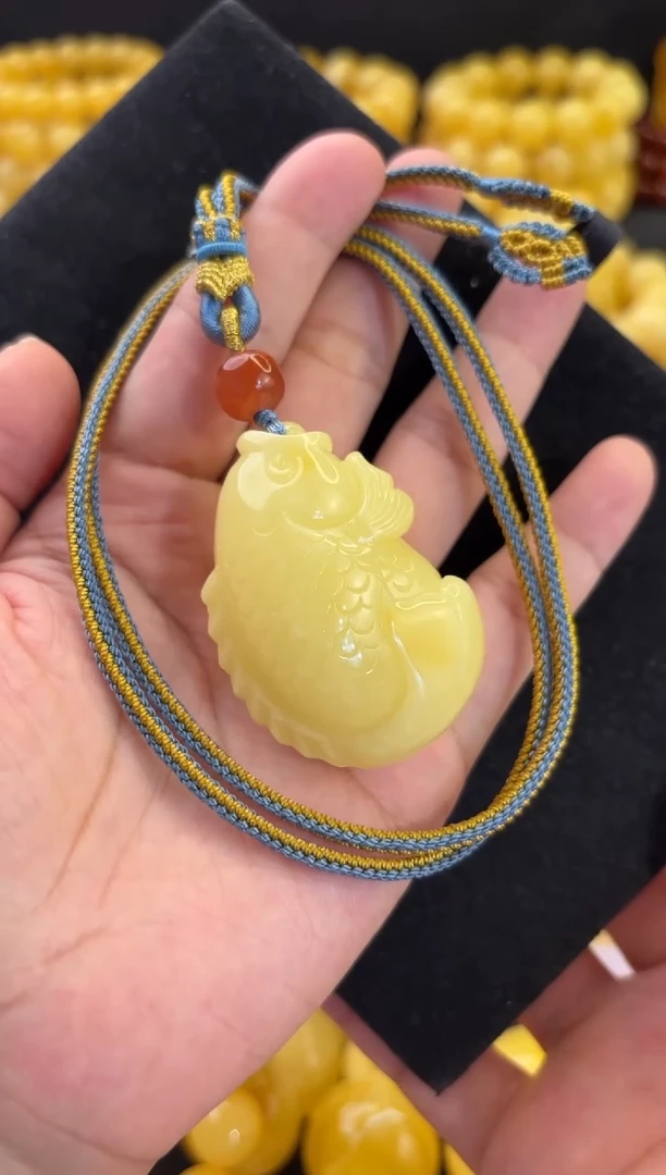 蜜蜡颈饰未镶嵌连年有余锦鲤