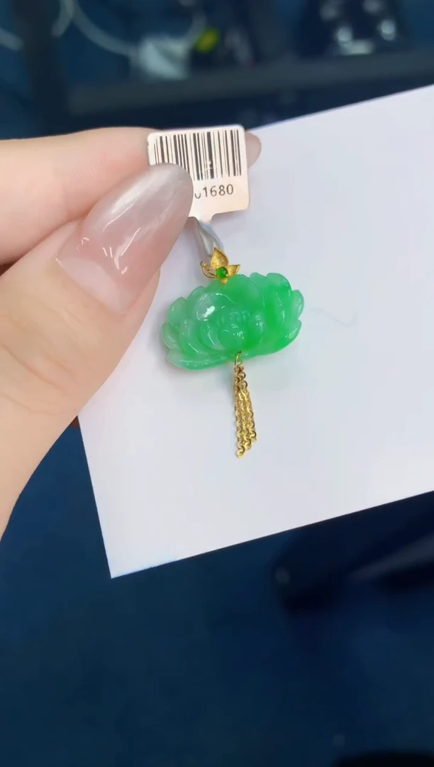 翡翠未镶嵌颈饰1