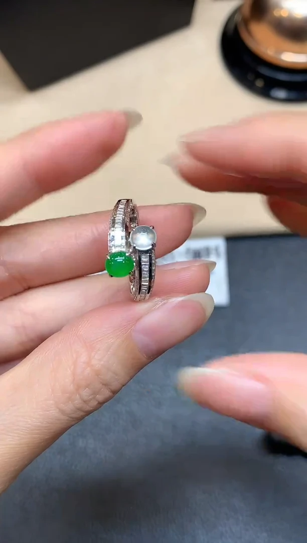 18K金镶嵌戒指翡翠蛋面【无服务费