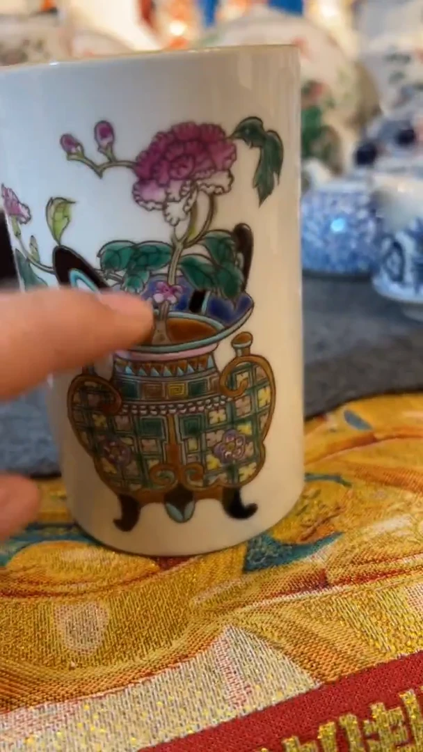 摆件瓷摆件瓷摆件钟鼎笔筒