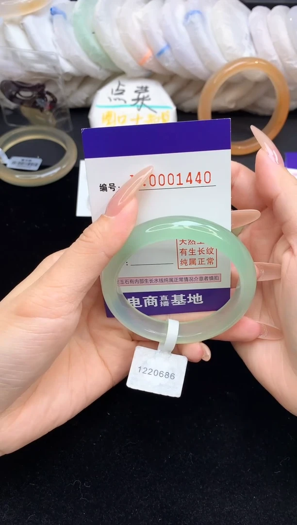 【闪购商品】玛瑙/玉髓手镯未镶嵌1440圈口53.3