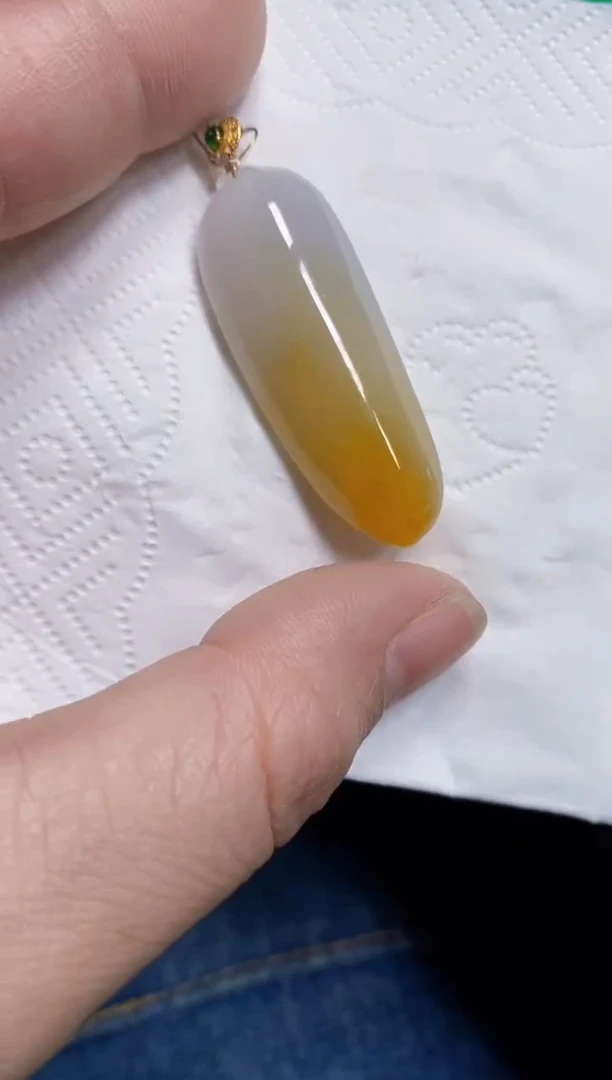 颈饰18K金镶嵌翡翠瓜