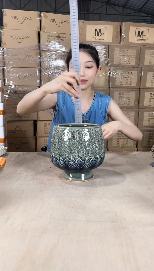 奖杯高脚裂纹灰色15x18