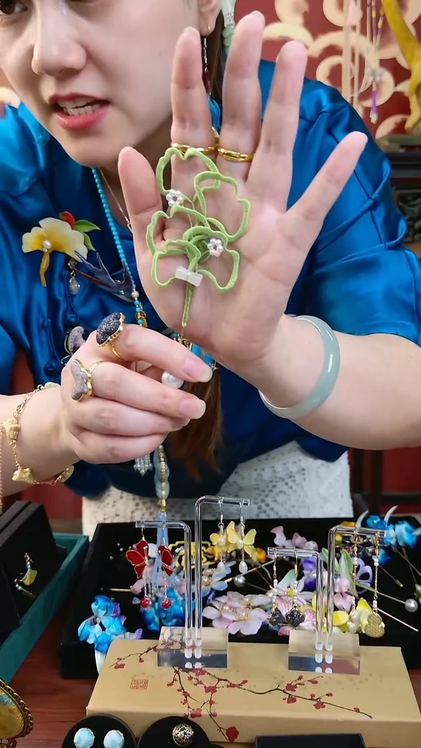 刺绣刺绣非遗纯手工绒花胸针