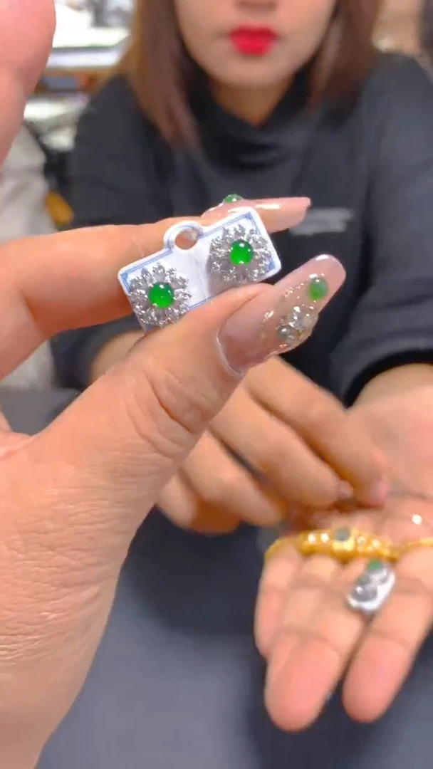 【闪购商品】翡翠耳饰未镶嵌0716084786