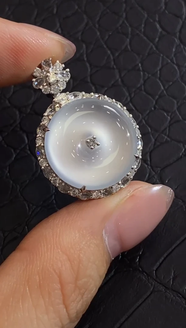 颈饰18K金镶嵌翡翠收到货48小时鉴赏期（超时不退不换）