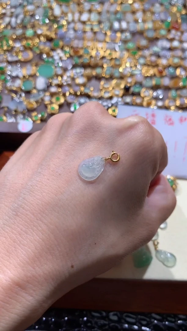 翡翠18K金镶嵌颈饰翡翠