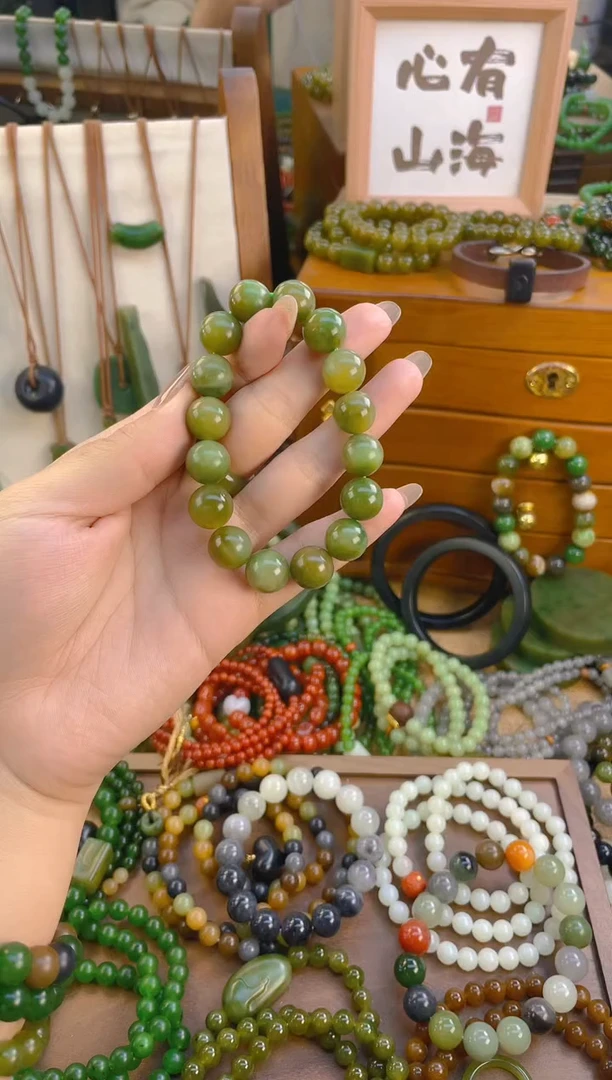 未镶嵌手串和田玉黑羊洞