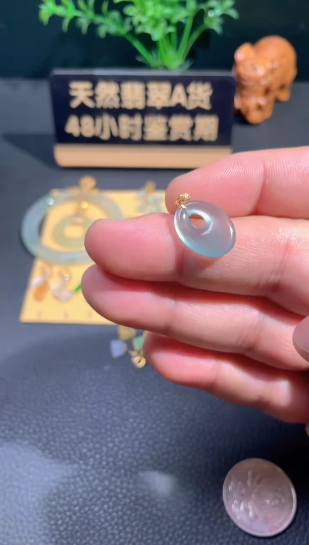颈饰18K金镶嵌翡翠翡翠