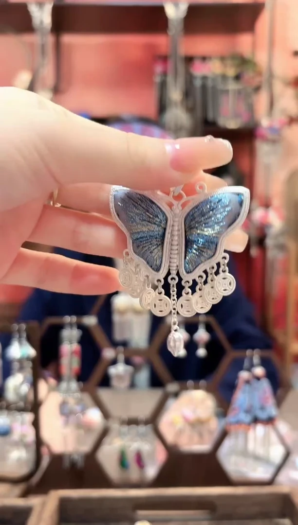 织绣云织谣民族风精美饰品  16