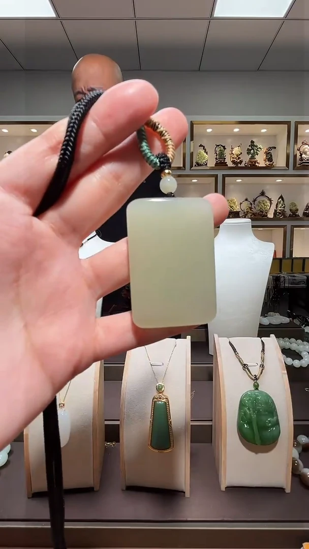 和田玉未镶嵌颈饰苏