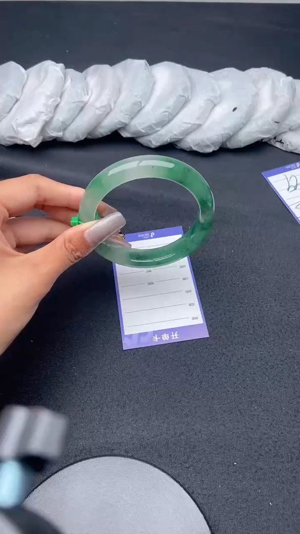 石英质玉（非洲翠）手镯未镶嵌非洲翠拍一发一65