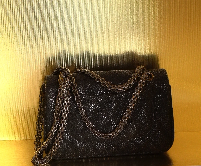 (全新未拆封）轻奢时尚高级经典潮流百搭女士包包 尺寸：19-7-13cm