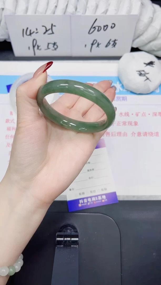 【闪购商品】石英质玉手镯未镶嵌34